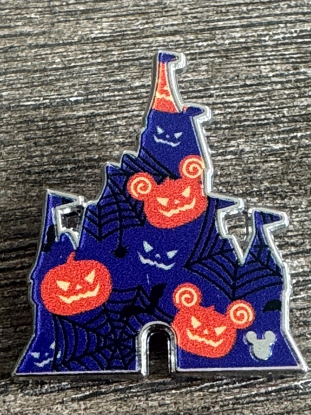 5/$25 Halloween castle Disney trading pin